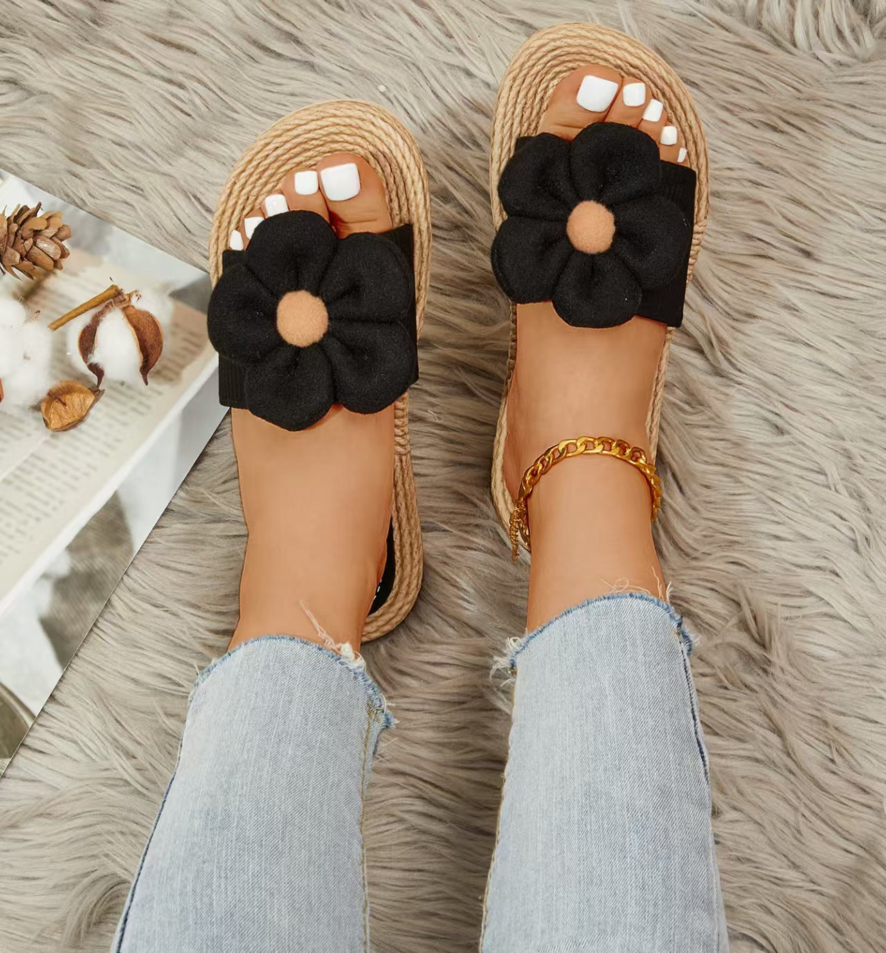 Puff Daisy Woven Sandals