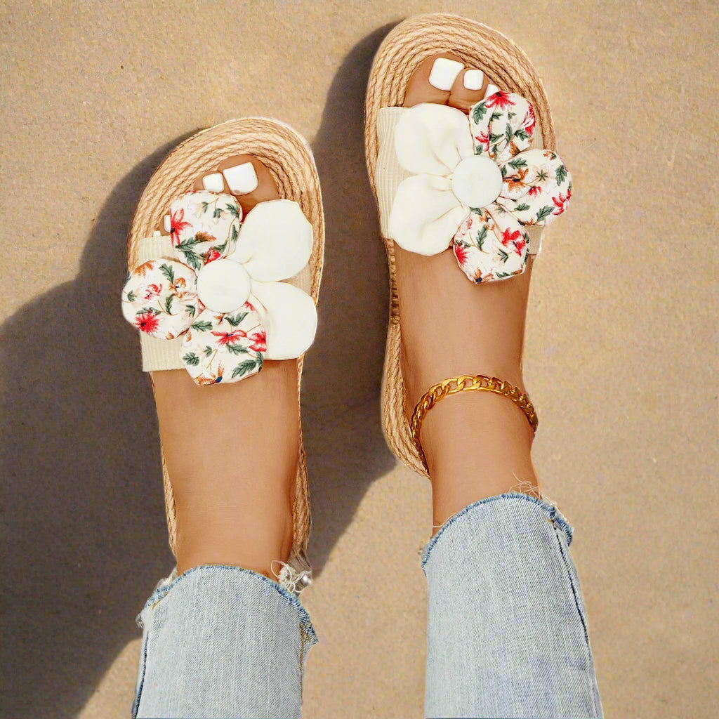 Puff Daisy Woven Sandals